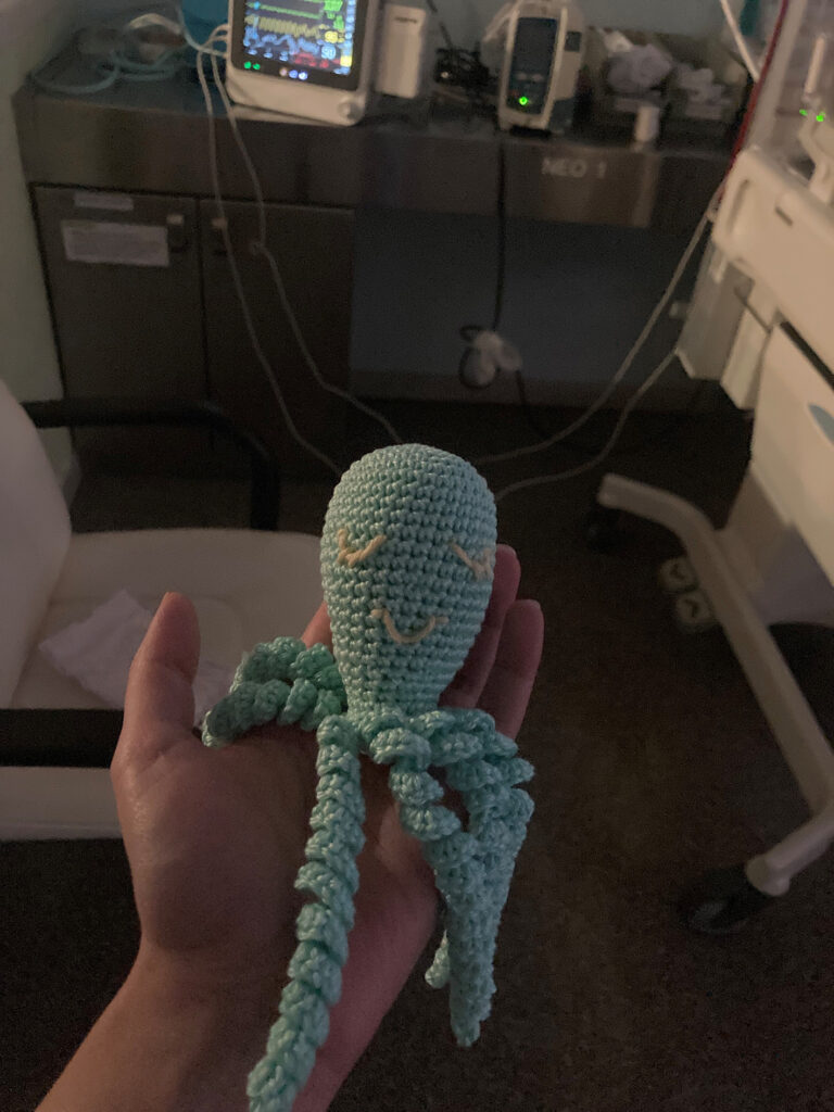 Teixit amb amor, com el cordó que el va unir a la vida